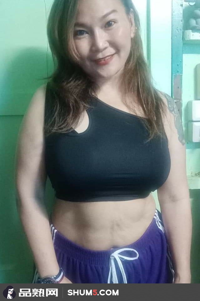 年近五十岁的老熟女，活力无限上围爆表，绝对的风韵犹存