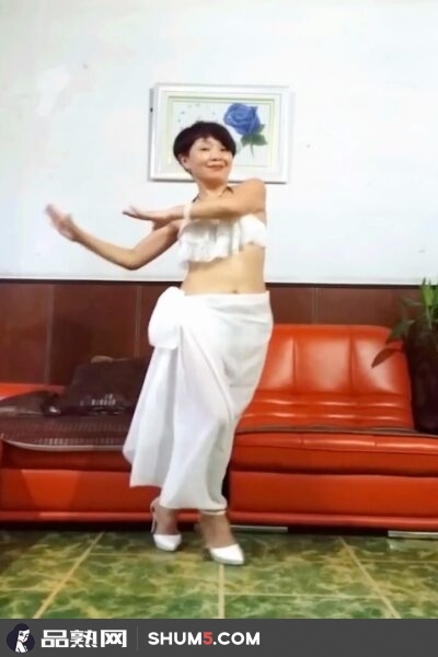 陈静舞蹈 [第19期] 一头短发精神中年女魅力舞秀